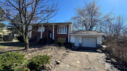 2333 Woodlawn Avenue